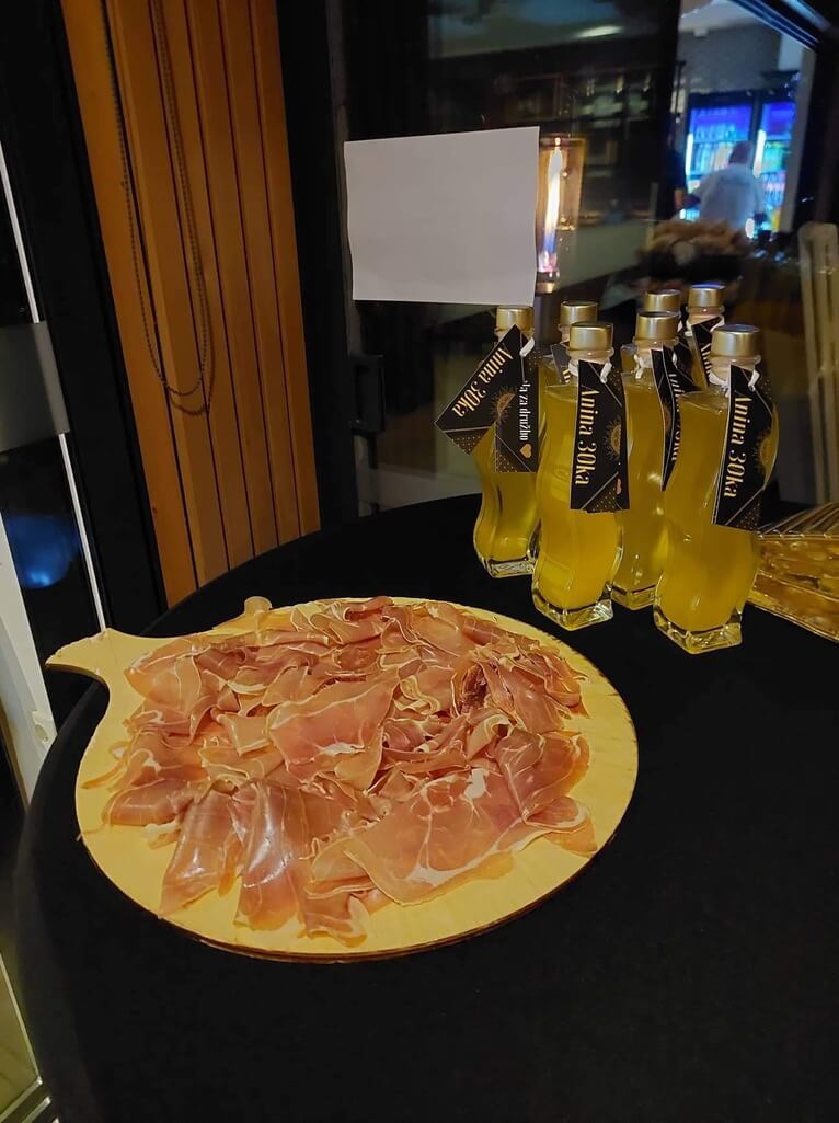 ABDA5147-EF23-40E1-A174-AF0F6CFA6572_1_105_c