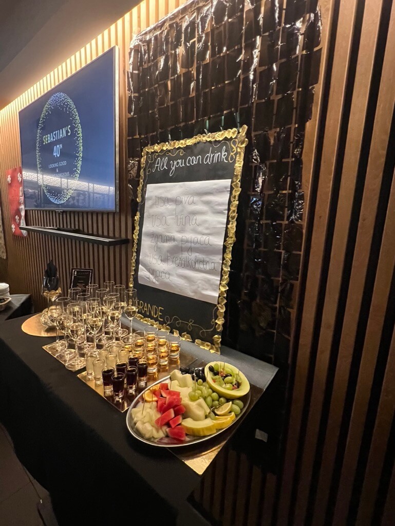 EF3707FF-8F85-4324-8FE1-C2D5053C7883_1_105_c